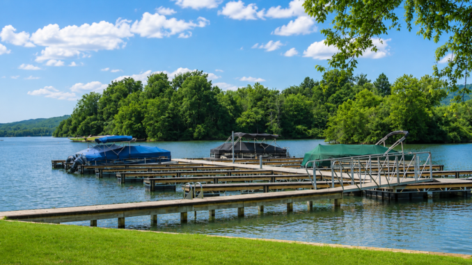 Grande vista bay marina on watts bar lake